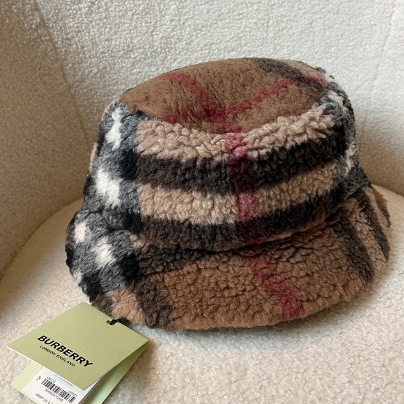 Burberry Reversible Check Bucket Hat was 510$ - Picture 3 of 8